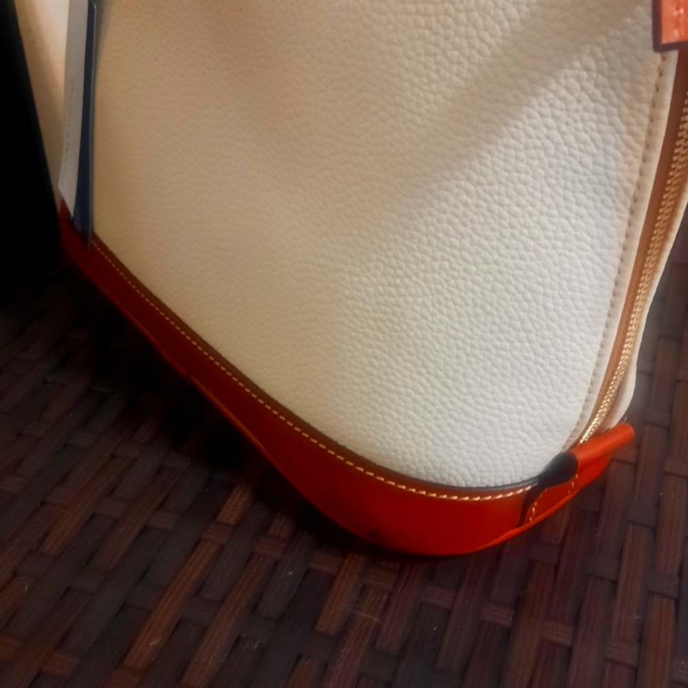 Dooney & Bourke Dome - Picture 6 of 6